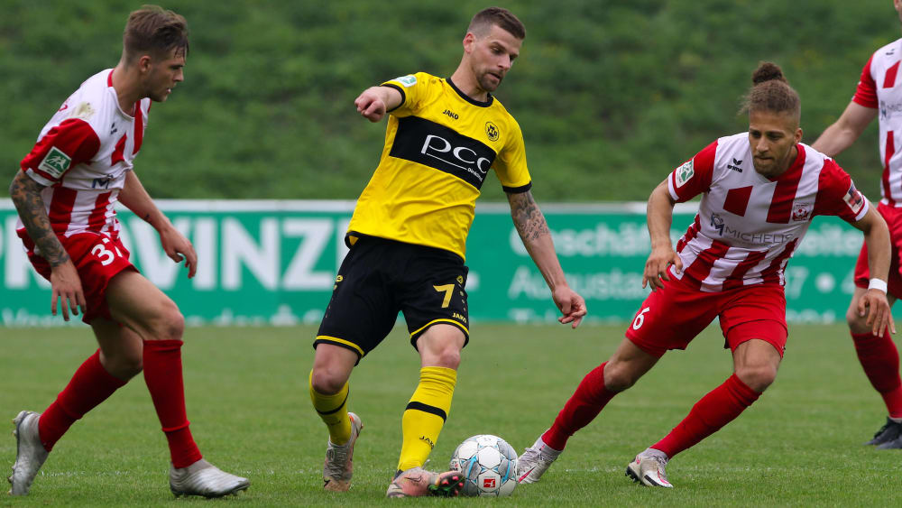 Danny Rankl (gelb) verl&#228;sst den VfB Homberg und geht k&#252;nftig f&#252;r den 1. FC Kleve auf Torejagd.