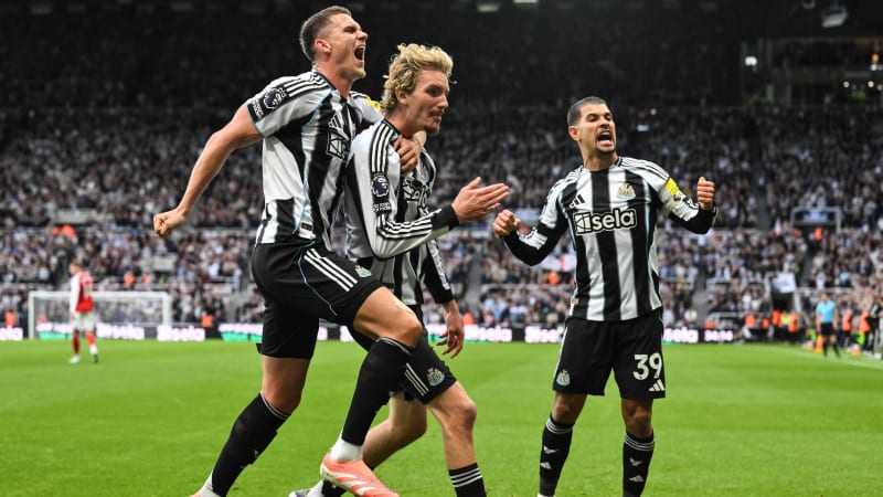 Nick Woltemade van Newcastle United viert zijn eerste doelpunt. Newcastle United - Arsenal, Premier League, Voetbal, St. James Park, Newcastle, VK - 28 sep. 2025. Newcastle St. James Park, Verenigd Koninkrijk. ALLEEN VOOR REDACTIONEEL GEBRUIK. Niet gebruiken met ongeautoriseerde audio, video, data, wedstrijdschema's, clubcompetitielogo's of live services. Online gebruik tijdens de wedstrijd is beperkt tot 120 afbeeldingen, geen video-emulatie. Niet gebruiken voor weddenschappen, wedstrijden of publicaties van individuele clubcompetitiespelers. PUBLICATIE xINxGER xSUI xAUT xHUN xGR xMLT xCYP xROU xBUL xUA xKSA xCHN xDEN xIND xITA xPOR xESP xSW xTUR xMEX xCOL xVEN xPER xECU xBRA xARG xCHI xURU xPAR xPAN xALLEEN Copyright: xRichardxlee Shutterstock x 15503935dx