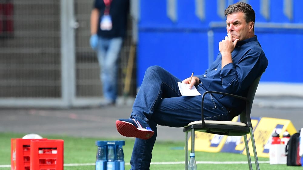 Wird nicht weiter auf dem Trainerstuhl beim HSV sitzen: Dieter Hecking.