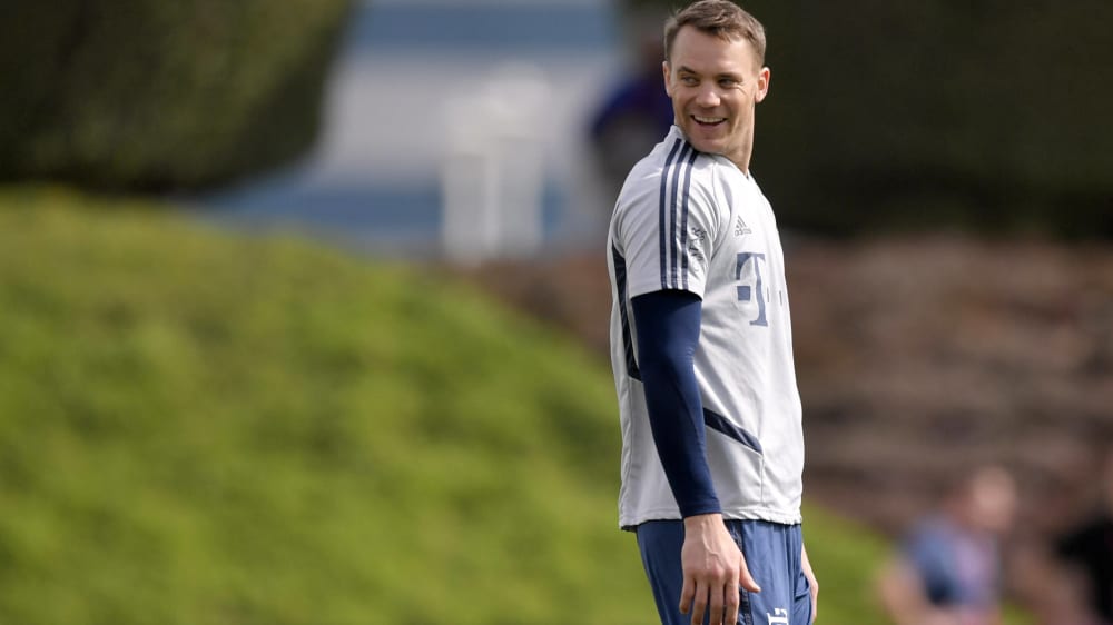 Hat gute Laune im Trainingslager in Doha: Bayern-Kapit&#228;n Manuel Neuer.