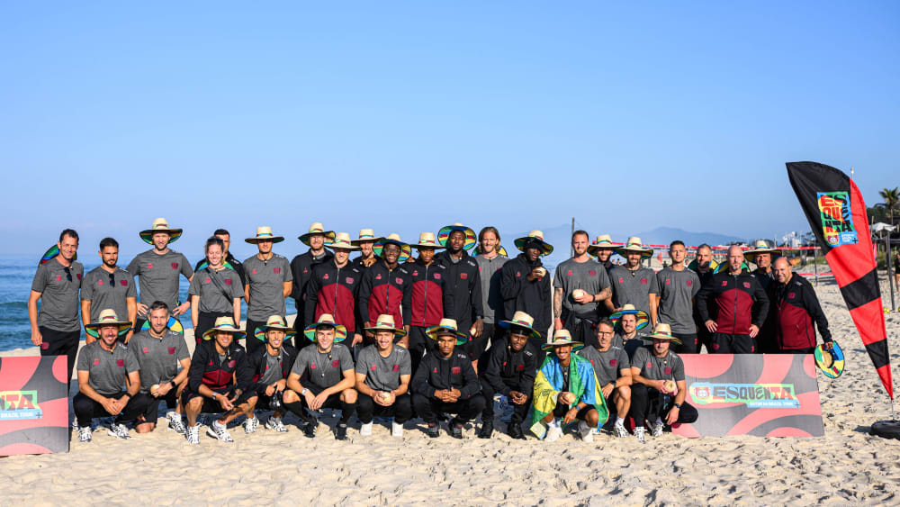 Am Dienstagmorgen fand sich das Bayer-Team am Strand ein
