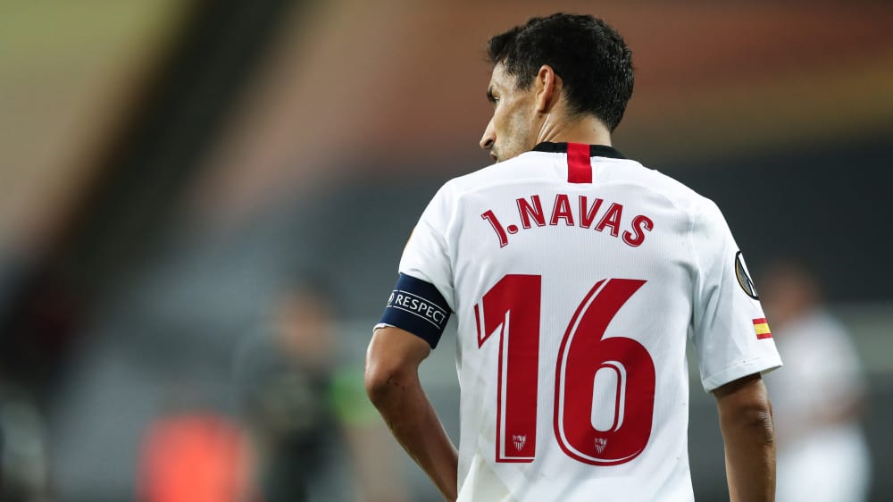 Holt er seinen ersten internationalen Titel als Kapit&#228;n des FC Sevilla? Jesus Navas.