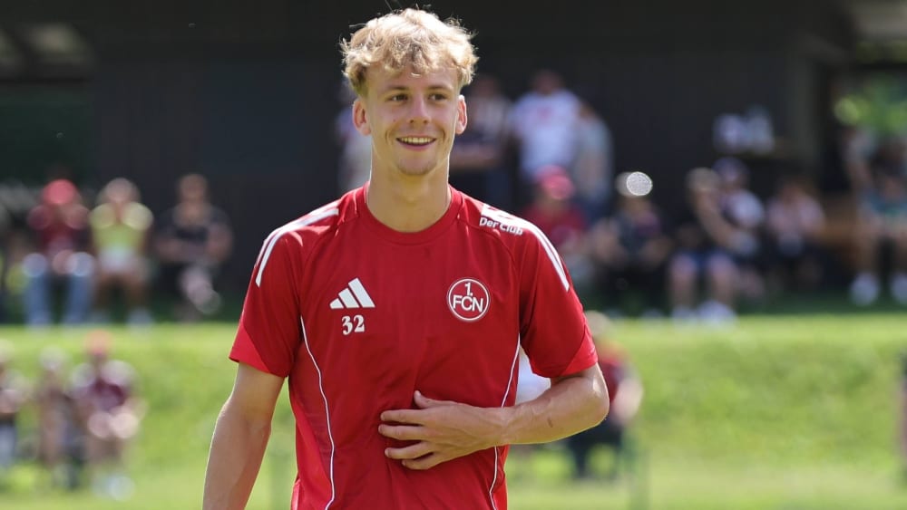 Youngster Tim Janisch genießt das volle Vertrauen beim FCN.