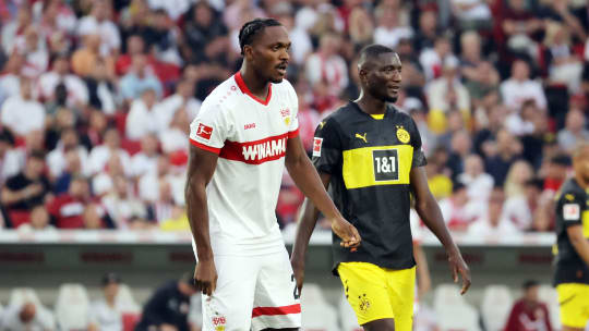 Muss schon wieder lange zuschauen: Dan-Axel Zagadou (li.), hier mit Ex-Kollege Serhou Guirassy vom BVB.