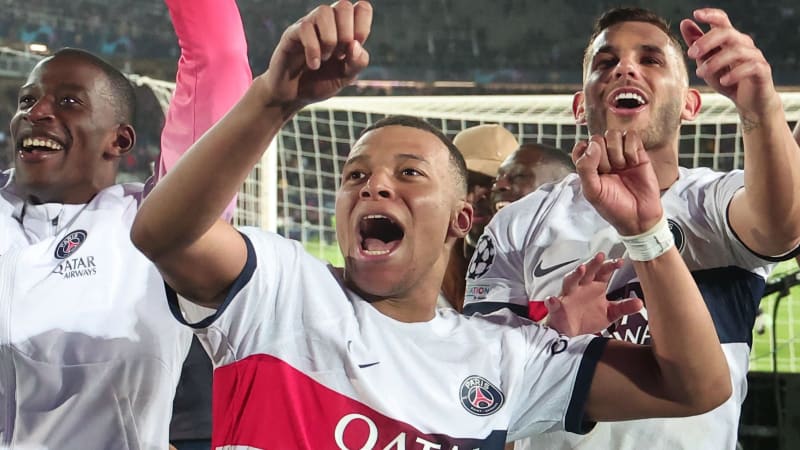 Paris Saint-Germain's French forward #07 Kylian Mbappe (C) and teammates celebrate after winning the UEFA Champions League quarter-final second leg football match between FC Barcelona and Paris SG at the Estadi Olimpic Lluis Companys in Barcelona on April 16, 2024. (Photo by Franck FIFE / AFP) (Photo by FRANCK FIFE/AFP via Getty Images)