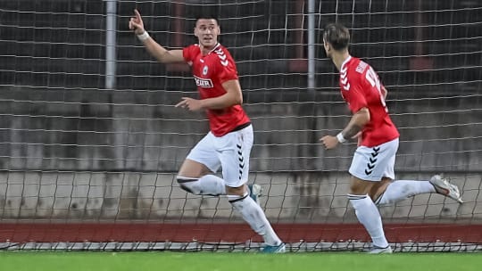 Spielt nicht mehr länger in Burghausen: Andrija Bosnjak (li.).