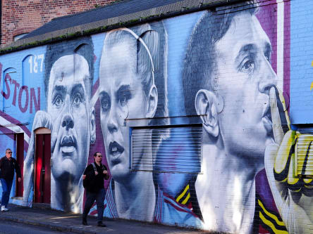 Villa-Helden: Ollie Watkins, Rachel Daly und Emiliano Martinez als Graffiti.
