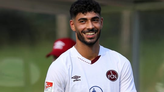 Nürnbergs Talent Ekin Celebi könnte beim Club hinten links eine Lücke ausfüllen.