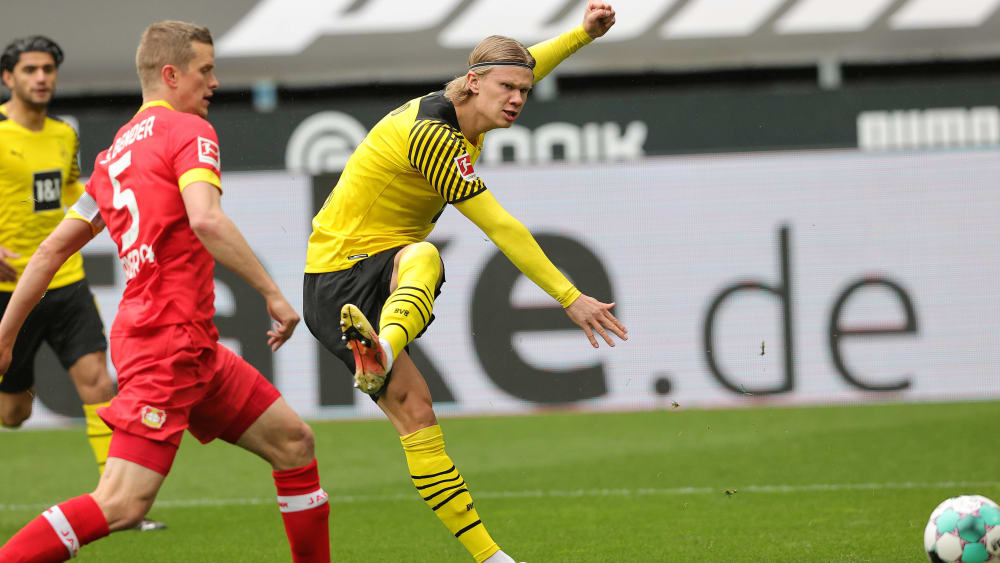 Der geht rein: Erling Haaland (re.) trifft zum 1:0 f&#252;r Borussia Dortmund.