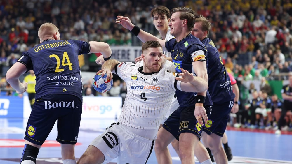 Johannes Golla sieht Schweden als Gradmesser für Deutschland auf dem Weg zum Handball-Turnier bei Olympia.