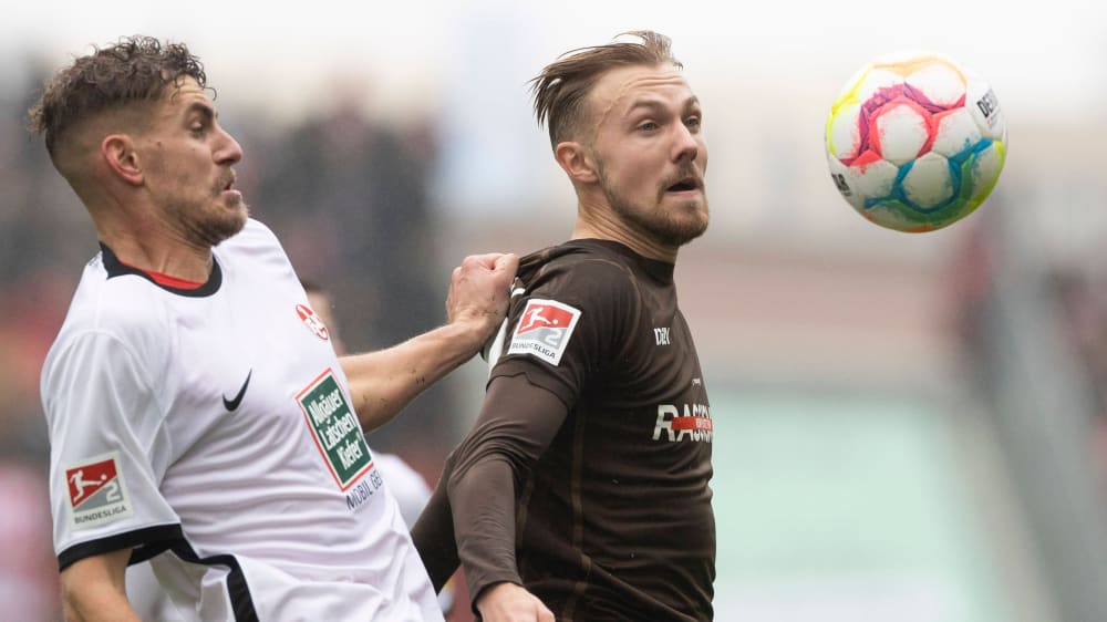 Lukas Daschner (re.) hat sich beim FC St. Pauli festgespielt.