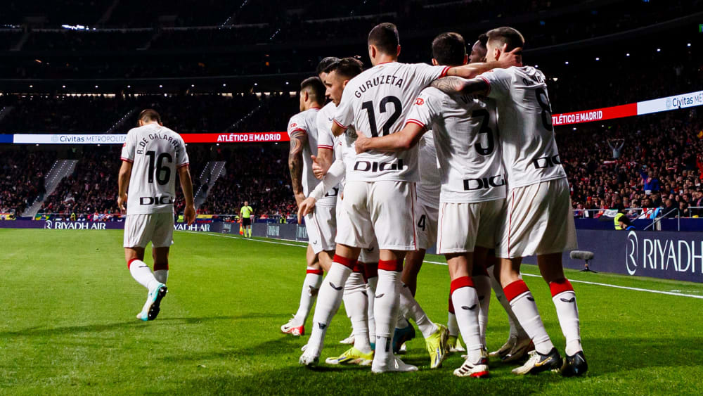 Jubeltraube: Bilbaos Spieler feiern das entscheidende 1:0 bei Atletico Madrid in der Copa del Rey.