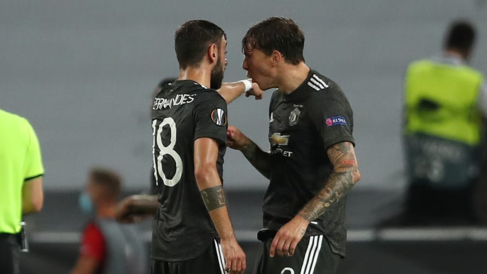 Lauter Meinungsaustausch: Bruno Fernandes (l.) und Victor Lindel&#246;f nach dem Gegentor zum 1:2 gegen Sevilla.