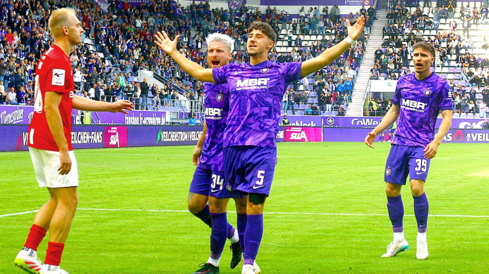 Luca Simnica jubelt nach seinem Ausgleichstor gegen Havelse.