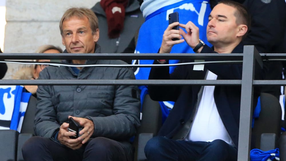 J&#252;rgen Klinsmann und Lars Windhorst im letzten November im Berliner Olympiastadion.