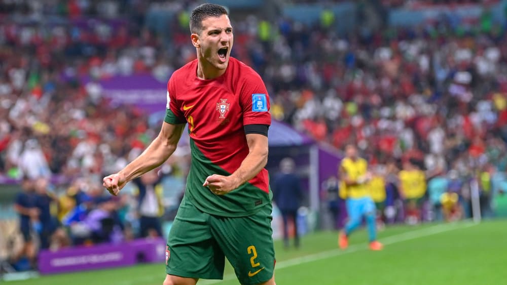 Diogo Dalot (Portugal) jubelt im WM-Achtelfinalspiel gegen die Schweiz (Endstand 6:1).