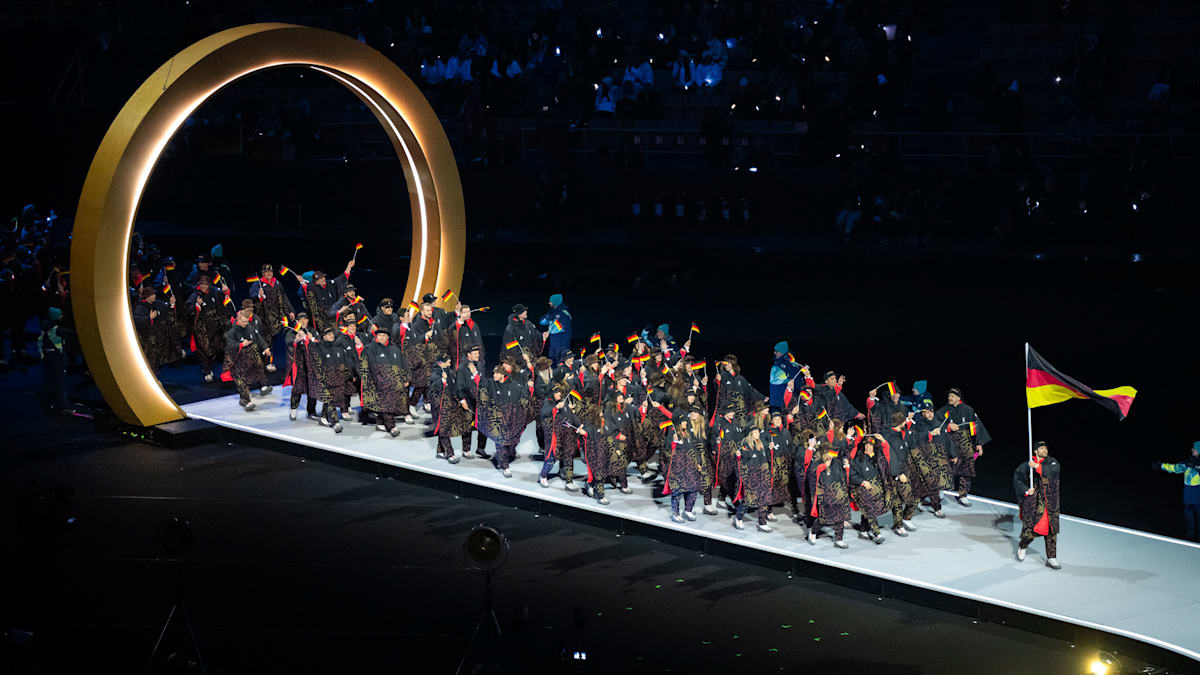 Erstmals-mit-zwei-Feuern-25-Olympische-Winterspiele-offiziell-er-ffnet