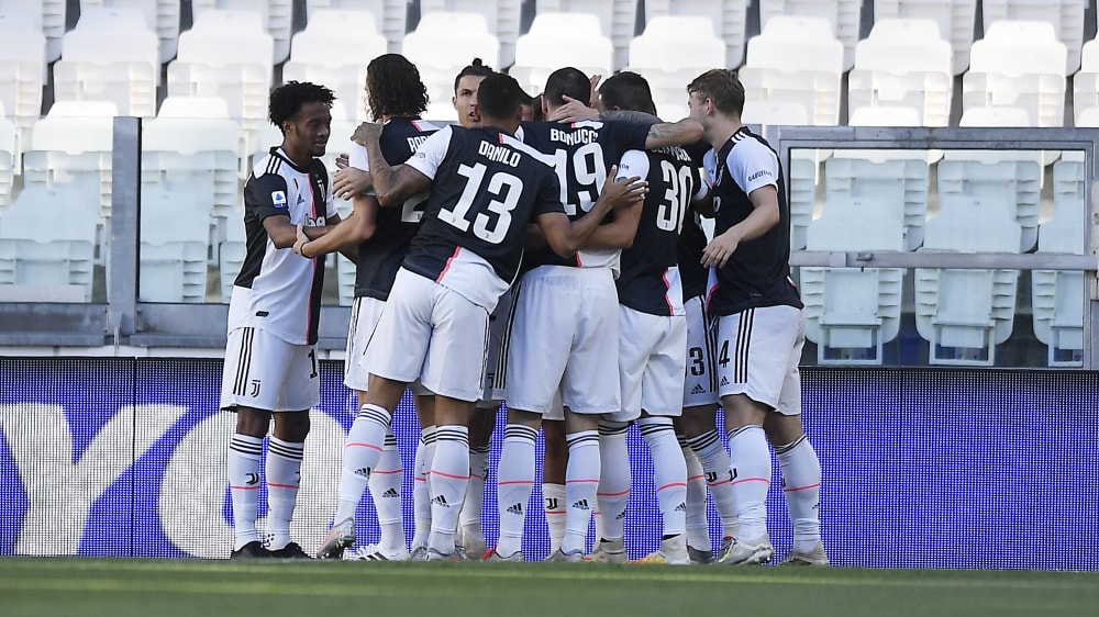Offensive Klasse: Die Spieler von Juventus Turin freuen sich &#252;ber den Erfolg im Derby della Mole gegen Stadtrivale Torino.