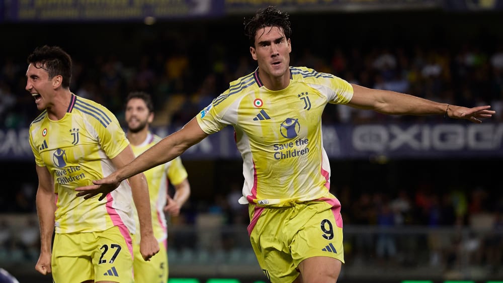 1st goal of the season: Dusan Vlahovic celebrates against Hellas.
