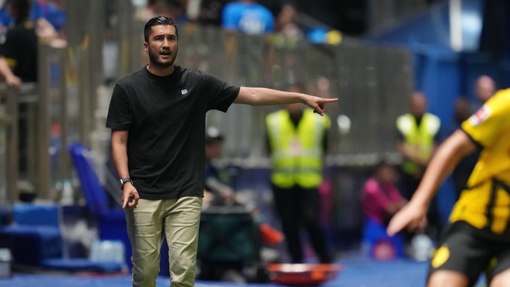 Noch ist sein Kader nicht komplett: Cheftrainer Nuri Sahin auf der Asien-Reise des BVB.