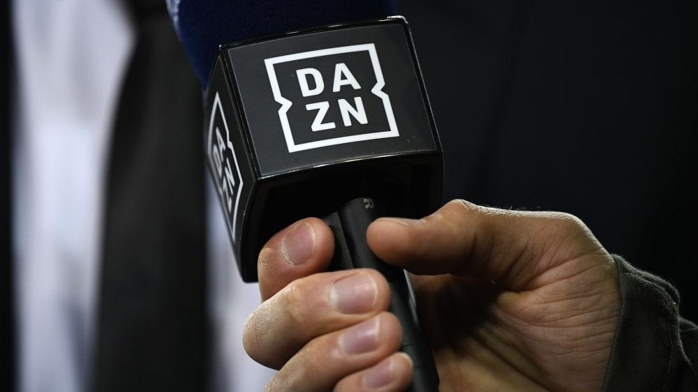 DAZN zeigt zur neuen Saison erstmals Bundesliga-Spiele live.