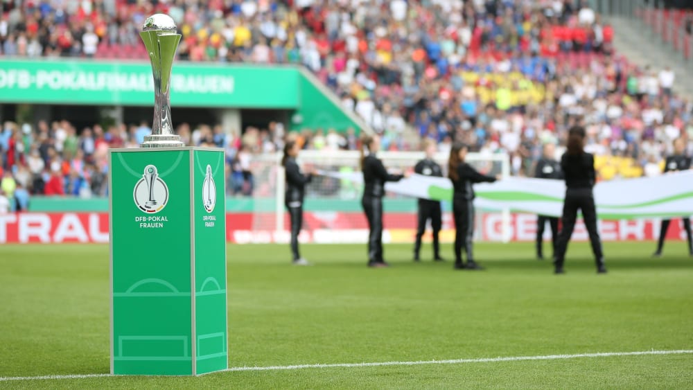 Darum geht es am 18. Mai in Köln: Die Trophäe des DFB-Pokals der Frauen.