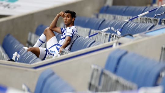 Raus aus dem Trikot, rein in den Trainingsanzug: Marvin Compper.