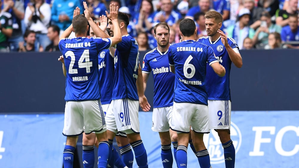 Die Zuversicht auf Schalke, den direkten Wiederaufstieg zu schaffen, ist groß.