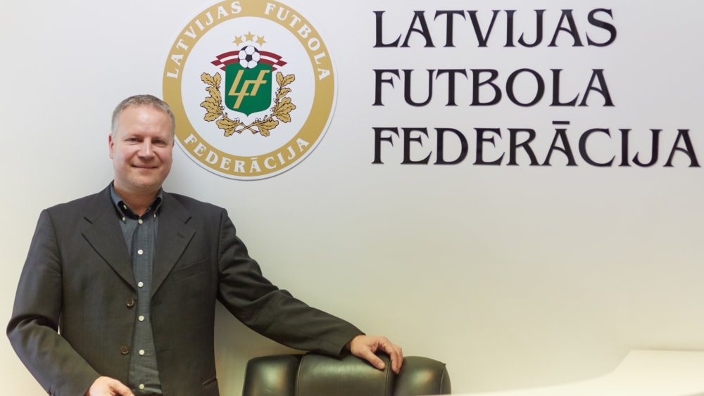 Oliver Schlegl im Jahr 2017 bei seinem Amtsantritt als Gesch&#228;ftsf&#252;hrer der lettischen Virsliga.