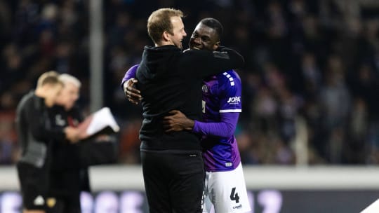 Arbeiteten bereits beim HSV II zusammen: Pit Reimers und Siegtorschütze Maxwell Gyamfi (re.).