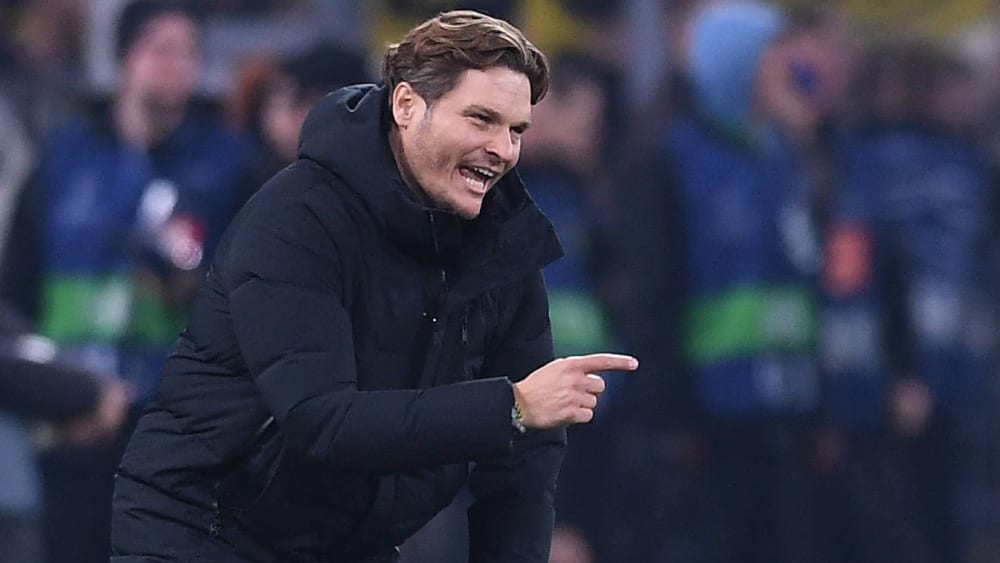 Gut gelaunt, aber wachsam ob zu viel guter Stimmung: Dortmunds Trainer Edin Terzic.