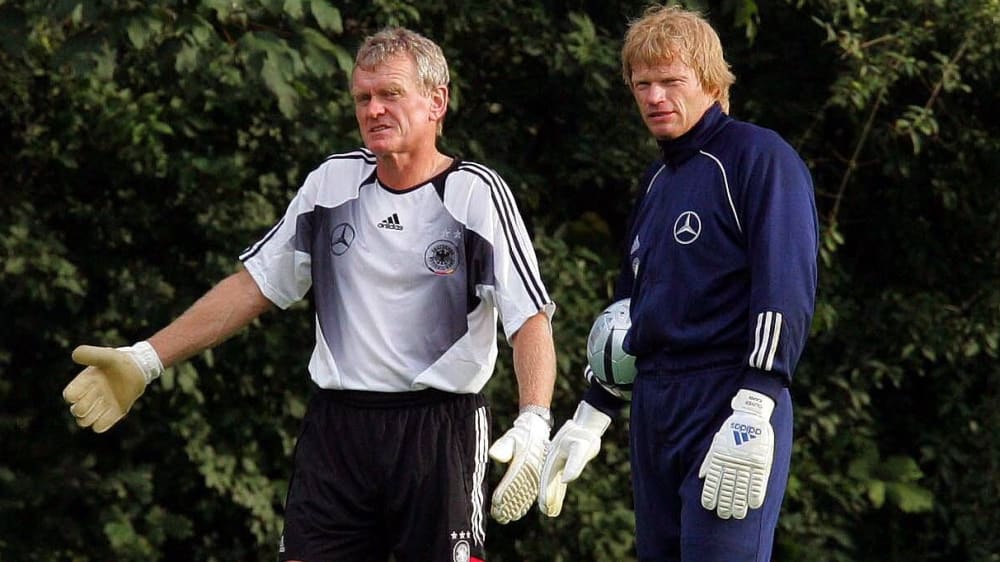 Torwarttrainer Sepp Maier mit Oliver Kahn.