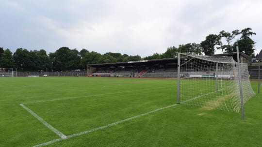 Bei Tageslicht sieht es im Stimberg-Stadion so aus.