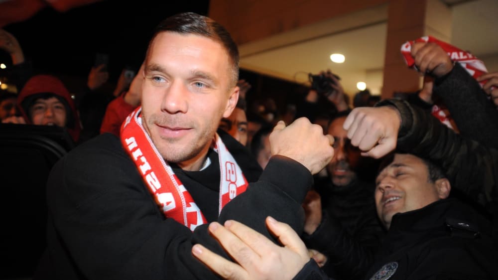 Euphorischer Empfang in Antalya: Lukas Podolski.