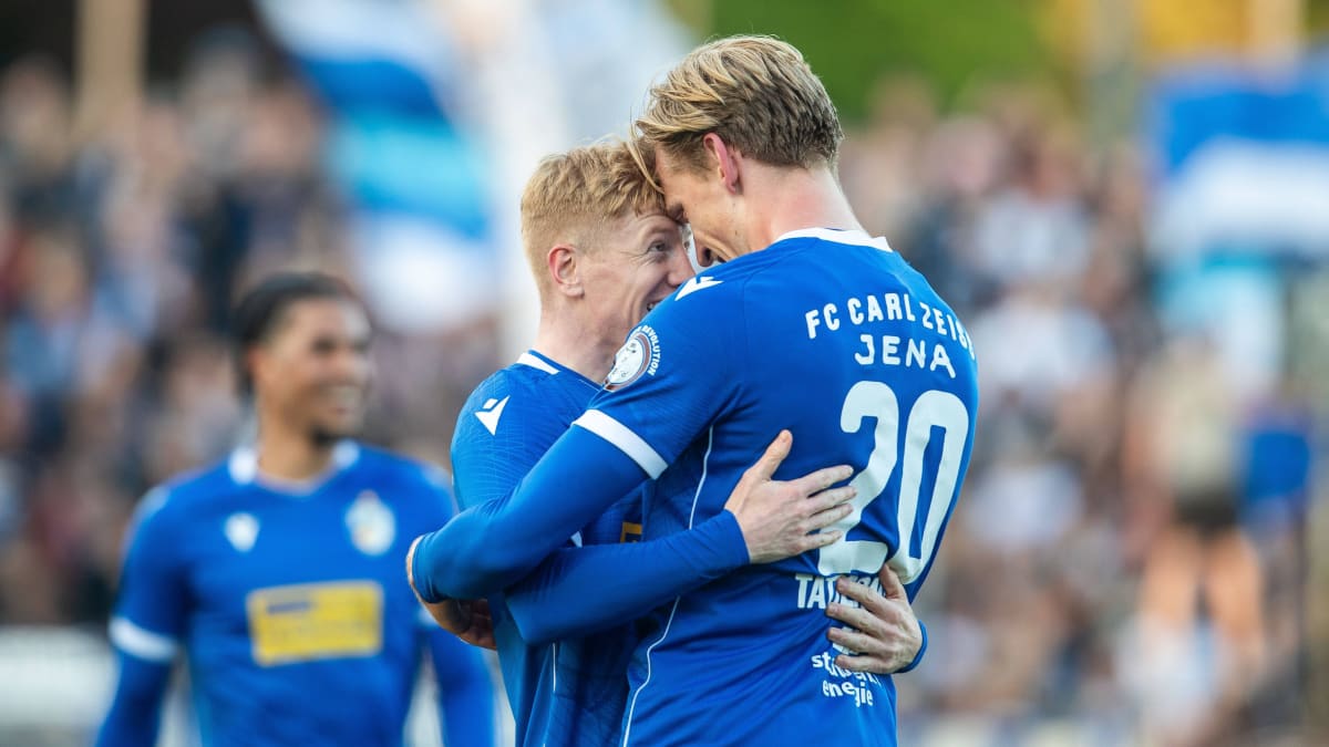 Traumtore und Raketen-Unterbrechung: Jena schlägt Babelsberg und zementiert Platz 5