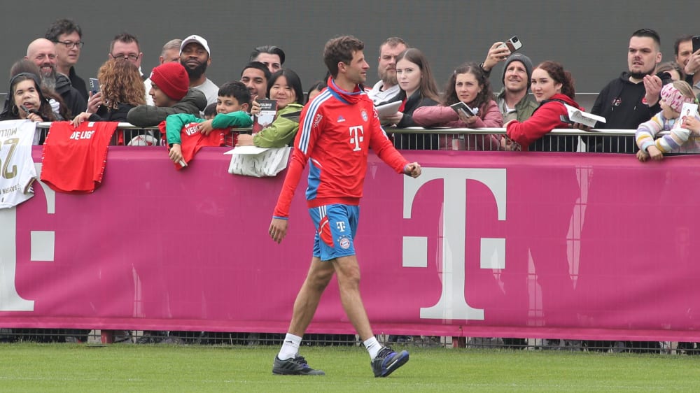 Thomas Müller pausierte am Dienstag beim öffentlichen Training des FC Bayern.
