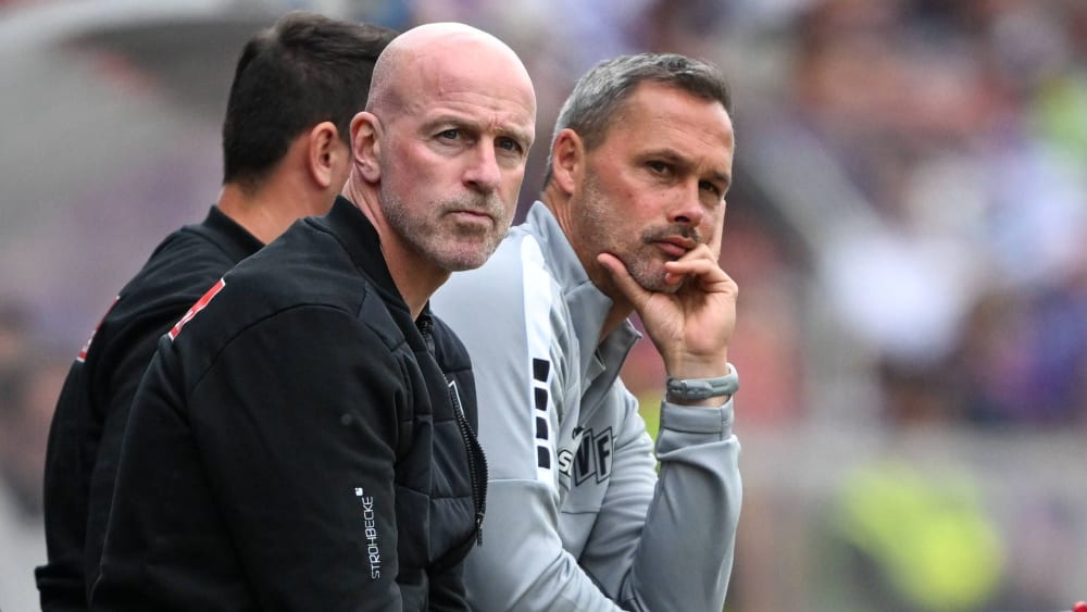 Marco Antwerpen (li.) und Frank Döpper auf der Osnabrücker Trainerbank.
