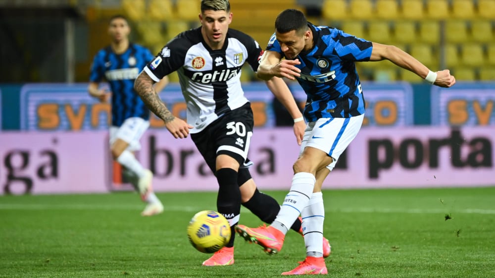 Alexis Sanchez trifft gegen Parma - und das gleich doppelt.