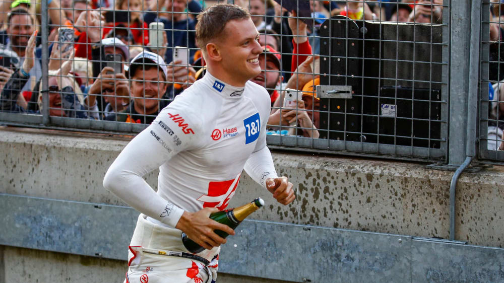 Haas-Pilot Mick Schumacher strahlte nach seinen ersten WM-Punkten.