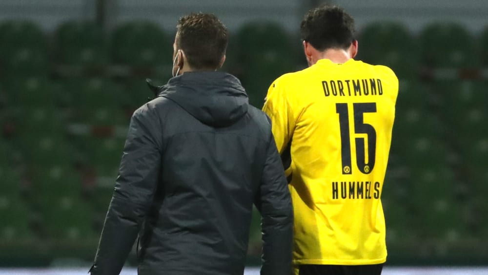 Angeschlagen ausgewechselt: Mats Hummels am Dienstag in Bremen.