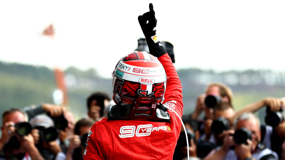 Erleichtert: Charles Leclerc siegte in Spa und fuhr Ferraris ersten Saisonsieg ein.