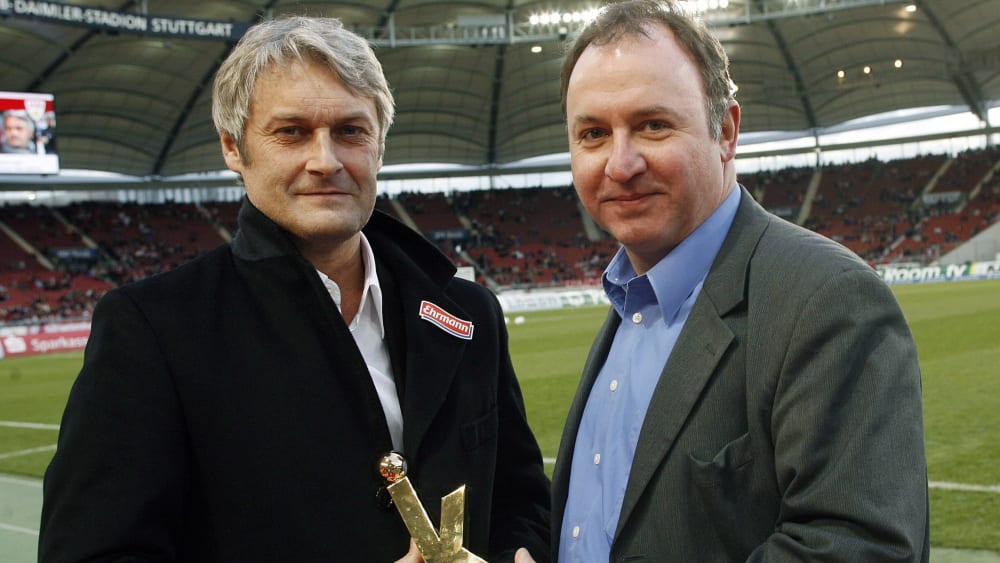 Armin Veh, hier 2007 als VfB-Trainer, und kicker-Reporter Martin Messerer.
