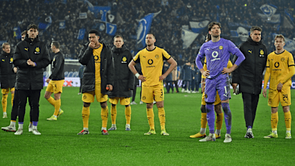 Fassungslos: Die BVB-Profis nach dem CL-Aus in Bergamo.