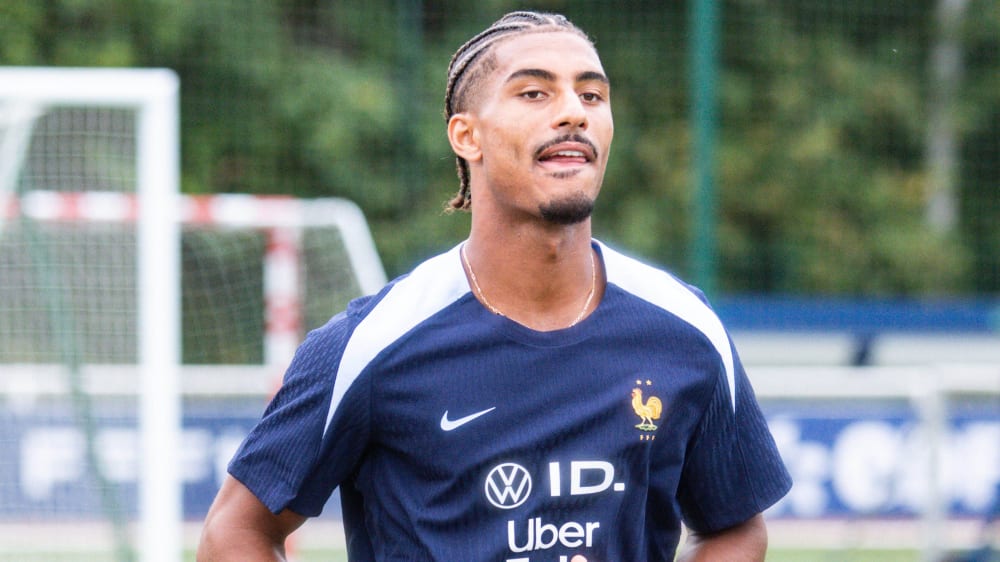 Sevillas französischer Nationalspieler Loic Badé ist erneut ein Kandidat bei Bayer 04.