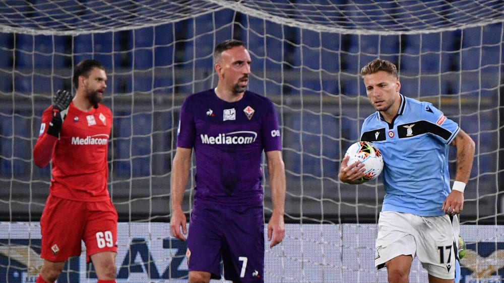Bedient: Franck Ribery verspielt mit Florenz ein 1:0 in Rom, wo Lazio auch dank Ciro Immobile (Mitte) zur&#252;ckkommt.