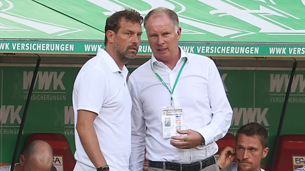 Augsburgs Trainer Markus Weinzierl (l.) mit Manager Stefan Reuter.