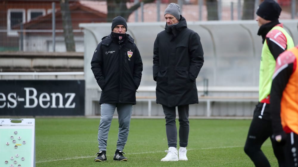 Bruno Labbadia (li.) und Christian Gentner beim Training des VfB Stuttgart.