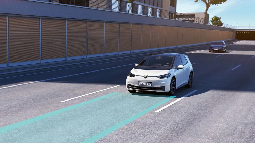 Spurhalteassistent Auto Diese Fahrassistenzsysteme sind ab Juli 2024 Pflicht im Auto - kicker