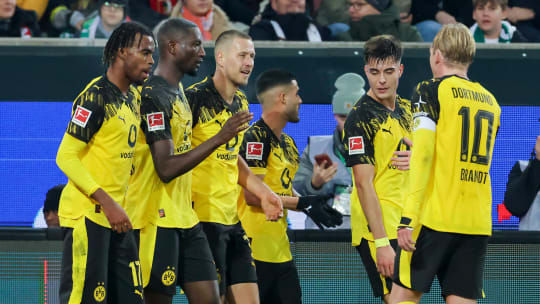 Serhou Guirassy (2. v. l.) bejubelte erstmals seit Mitte September wieder einen Treffer.