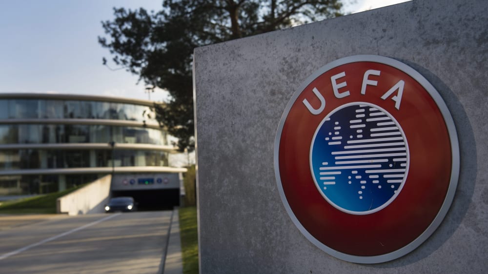 UEFA gegen Super League: Neun Klubs werden wieder aufgenommen, drei m&#252;ssen sich verantworten. 